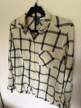 Divided Cream and Black Plaid Button-Down Shirt